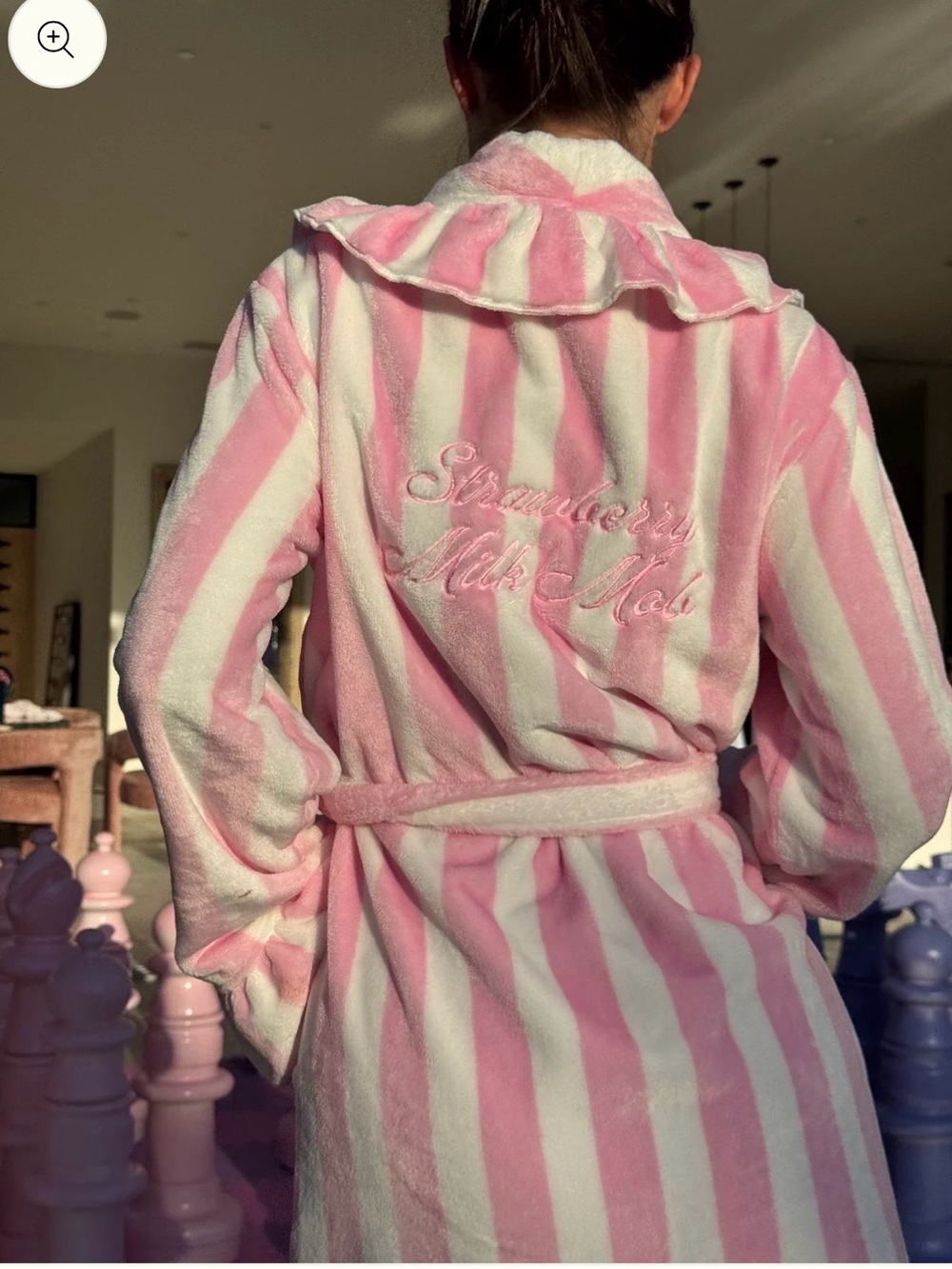 Strawberry Milk Mob Robe - Picture 2 of 5